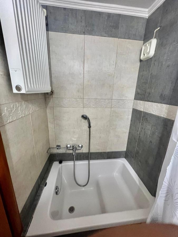 Apartament Elegant Downtown Retreat Kalamata Zewnętrze zdjęcie